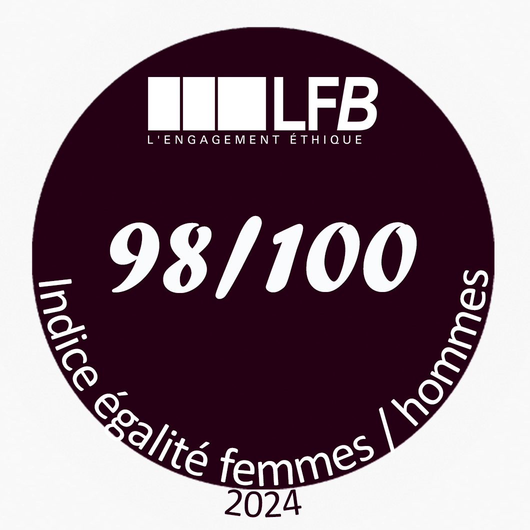 Badge circulaire violet foncé du logo LFB « L'engagement éthique ». Texte : « 98/100, Indice égalité femmes / hommes, 2024 ».