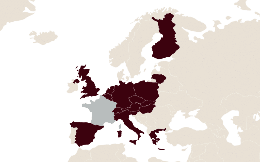 Carte de l'Europe avec la France en gris clair et plusieurs pays d'Europe de l'Ouest, Centrale, de l'Est et du Nord-Est en marron foncé.