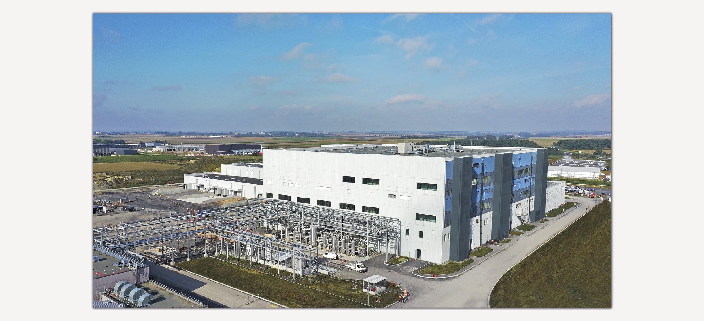 Vue aérienne du site de production LFB à Arras